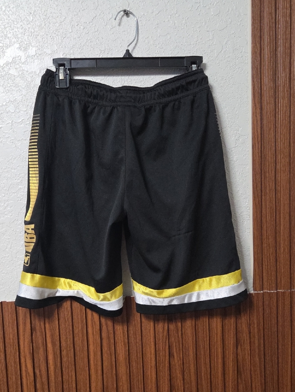 Black and Yellow Kids Large Sz Athletic Shorts NBA 14_16 [0102]